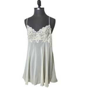 Vintage Victoria's Secret Cream Lace Trim chemise Large Polyester Blend Sexy